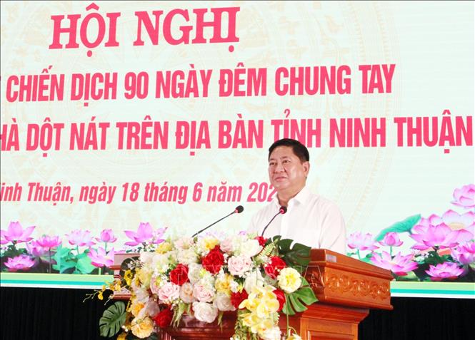 Ông Trần Quốc Nam, Chủ tịch UBND tỉnh Ninh Thuận, phát biểu tại Hội nghị. Ảnh: Công Thử - TTXVN