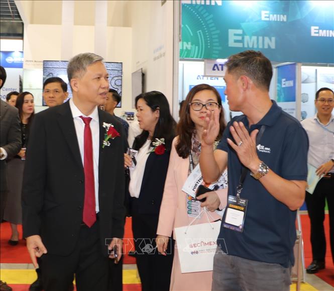 Triển lãm với hơn 600 gian hàng trưng bày và dự kiến thu hút trên 25.000 lượt khách tham quan. Ảnh: Huyền Trang TTXVN