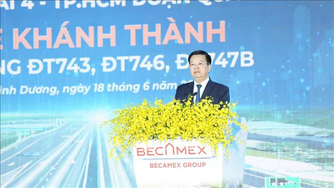 Phó Thủ tướng Mai Văn Chính phát biểu tại lễ khởi công. Ảnh: Dương Chí Tưởng-TTXVN