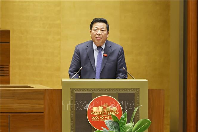 Bộ trưởng Bộ Xây dựng Trần Hồng Minh phát biểu giải trình, làm rõ một số vấn đề đại biểu Quốc hội nêu. Ảnh: Doãn Tấn - TTXVN