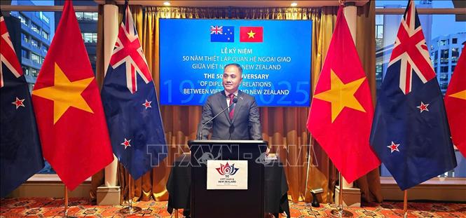 Đại sứ Việt Nam tại New Zealand Phan Minh Giang phát biểu tại tại Lễ Kỷ niệm 50 năm thiết lập quan hệ ngoại giao Việt Nam - New Zealand. Ảnh: TTXVN phát