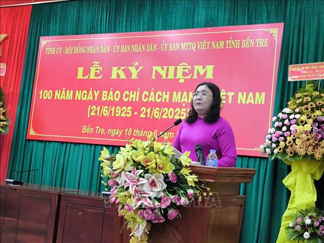 Bí thư Tỉnh ủy Bến Tre Hồ Thị Hoàng Yến phát biểu tại buổi lễ. Ảnh: Huỳnh Phúc Hậu - TTXVN