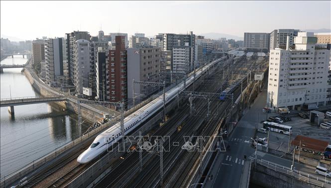 Tàu cao tốc Shinkansen tại Fukuoka, Nhật Bản. Ảnh: Kyodo/TTXVN