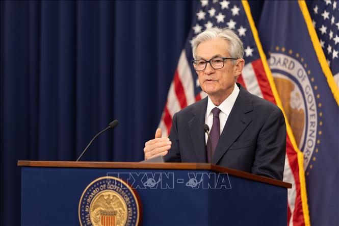 Chủ tịch Cục Dự trữ Liên bang Mỹ Jerome Powell trong cuộc họp báo tại Washington DC., công bố về chính sách lãi suất của FED, ngày 18/6/2025. Ảnh: THX/TTXVN
