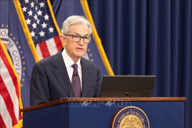 Chủ tịch Cục Dự trữ Liên bang Mỹ Jerome Powell trong cuộc họp báo tại Washington DC., công bố về chính sách lãi suất của FED, ngày 18/6/2025. Ảnh: THX/TTXVN