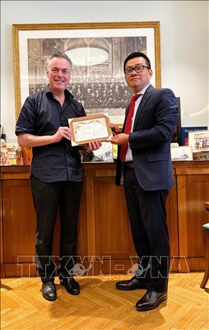 Đại sứ Vũ Lê Thái Hoàng và ông Daniel Froschauer. Ảnh: Nguồn: ĐSQ Việt Nam tại Áo