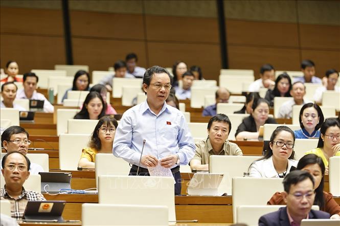 Đại biểu Quốc hội TP Hà Nội Hoàng Văn Cường đặt câu hỏi chất vấn. Ảnh: Doãn Tấn - TTXVN