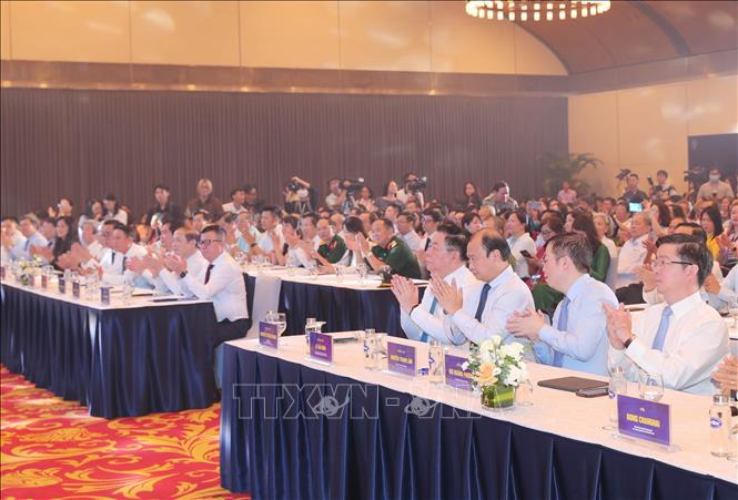 Các đồng chí lãnh đạo Đảng, Nhà nước và đại diện lãnh đạo các cơ quan Thông tấn, báo chí dự lễ khai mạc. Ảnh: Trọng Đức - TTXVN