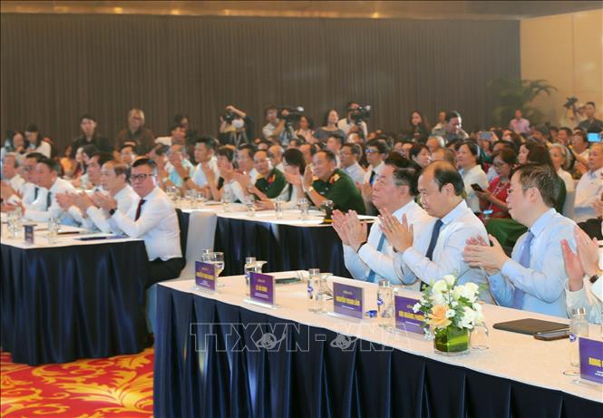 Các đồng chí lãnh đạo Đảng, Nhà nước và đại diện lãnh đạo các cơ quan Thông tấn, báo chí dự lễ khai mạc. Ảnh: Trọng Đức - TTXVN