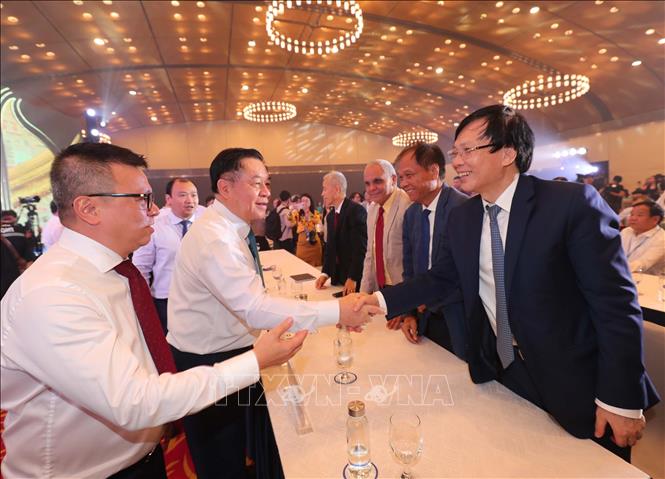 Đồng chí Nguyễn Trọng Nghĩa, Ủy viên Bộ Chính trị, Bí thư Trung ương Đảng, Trưởng Ban Tuyên giáo và Dân vận Trung ương và các đại biểu dự lễ khai mạc. Ảnh: Trọng Đức - TTXVN