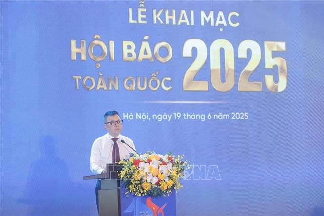Chủ tịch Hội Nhà báo Việt Nam Lê Quốc Minh phát biểu khai mạc. Ảnh: Minh Quyết - TTXVN