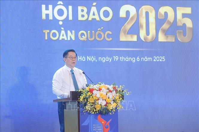 Đồng chí Nguyễn Trọng Nghĩa, Ủy viên Bộ Chính trị, Bí thư Trung ương Đảng, Trưởng Ban Tuyên giáo và Dân vận Trung ương phát biểu chỉ đạo. Ảnh: Minh Quyết - TTXVN