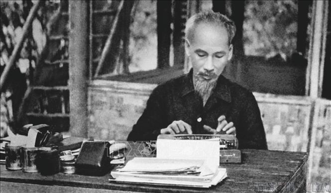 Chủ tịch Hồ Chí Minh - Người thầy vĩ đại của nền Báo chí Cách mạng Việt Nam. Ảnh: Tư liệu TTXVN