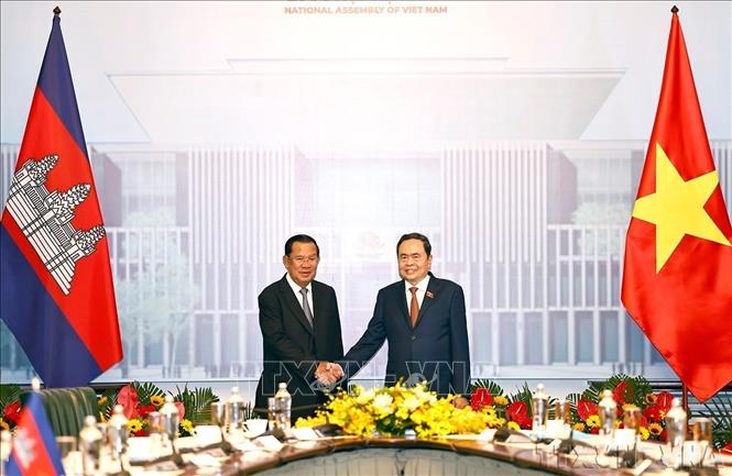 Chủ tịch Quốc hội Trần Thanh Mẫn hội kiến Chủ tịch Đảng Nhân dân Campuchia Hun Sen nhân dịp sang Việt Nam dự Lễ kỷ niệm 50 năm Ngày Giải phóng miền Nam, thống nhất đất nước (4/2025). Ảnh: Doãn Tấn – TTXVN