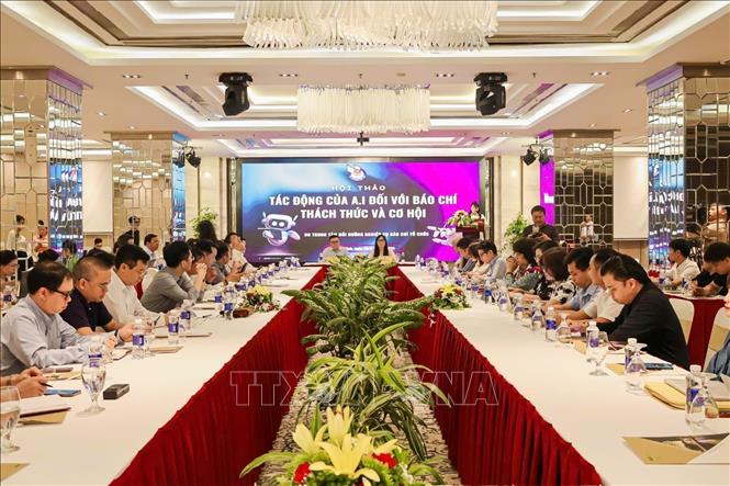 Trong công cuộc chuyển đổi số, báo chí với sứ mệnh truyền tải thông tin nhanh chóng, chính xác, kịp thời, đóng vai trò vô cùng quan trọng, tạo nội lực thực hiện cuộc cách mạng chuyển đổi số thành công. Trong ảnh: Hội thảo 