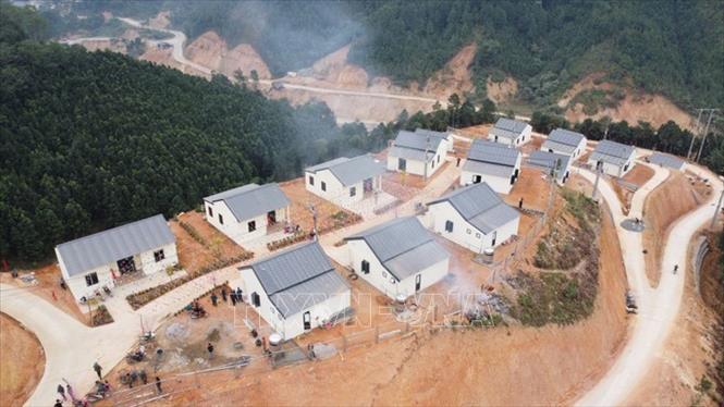 Báo chí Cách mạng Việt Nam khẳng định được vai trò, vị thế của dòng chảy thông tin chính thống, chủ đạo, không thể thiếu trong đời sống - xã hội. Trong ảnh: Khu tái định cư mới của người dân làng Nủ (Bảo Yên, Lào Cai). Ảnh: Hồng Ninh – TTXVN