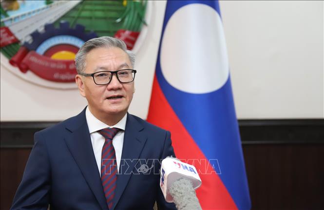 Bộ trưởng Ngoại giao Lào Thongsavanh Phomvihane chia sẻ về vai trò của báo chí cách mạng Việt Nam. Ảnh: Xuân Tú - PV TTXVN tại Lào