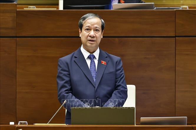 Bộ trưởng Bộ Giáo dục và Đào tạo Nguyễn Kim Sơn trả lời chất vấn. Ảnh: Doãn Tấn - TTXVN