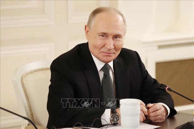 Tổng thống LB Nga Vladimir Putin tại cuộc gặp với Trưởng đoàn đại biểu các hãng thông tấn OANA và đại diện cơ quan truyền thông lớn trên thế giới. Ảnh: Quang Vinh-PV TTXVN tại LB Nga