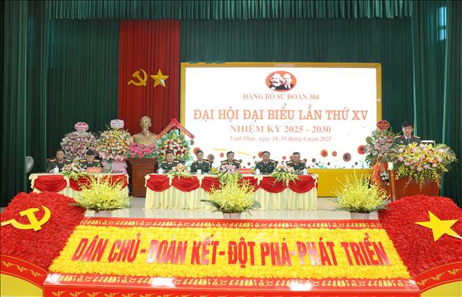 Đoàn Chủ tịch chủ trì Đại hội. Ảnh: Hoàng Hùng -TTXVN