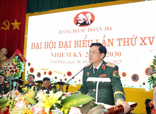 Thiếu tướng Nguyễn Hồng Thái, Phó Chính ủy Quân khu 2 phát biểu tại Đại hội. Ảnh: Hoàng Hùng - TTXVN