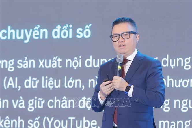 Đồng chí Lê Quốc Minh, Phó trưởng Ban Tuyên giáo và Dân vận Trung ương, Chủ tịch Hội Nhà báo Việt Nam, Tổng Biên tập báo Nhân dân trình bày tham luận tại Diễn đàn. Ảnh: Minh Quyết - TTXVN