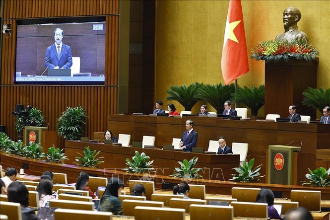 Bộ trưởng Bộ Giáo dục và Đào tạo Nguyễn Kim Sơn trả lời chất vấn. Ảnh: Doãn Tấn - TTXVN
