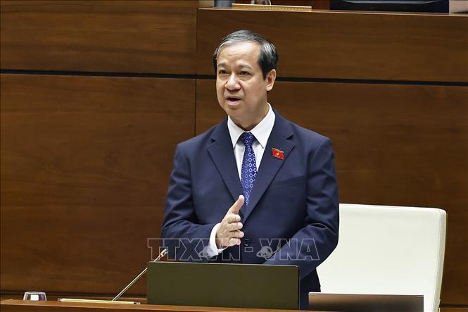 Bộ trưởng Bộ Giáo dục và Đào tạo Nguyễn Kim Sơn trả lời chất vấn. Ảnh: Doãn Tấn - TTXVN