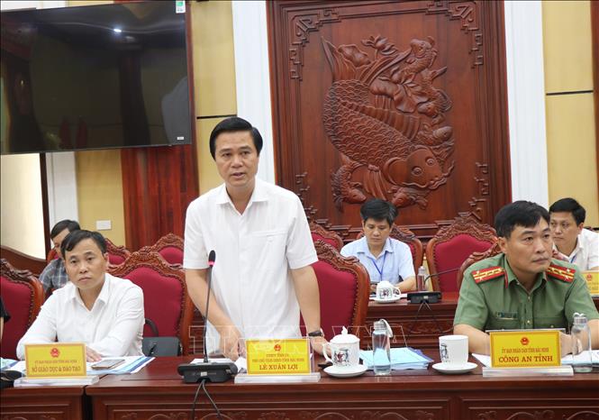 Phó Chủ tịch UBND tỉnh Bắc Ninh Lê Xuân Lợi phát biểu tại buổi làm việc. Ảnh: Thanh Thương- TTXVN