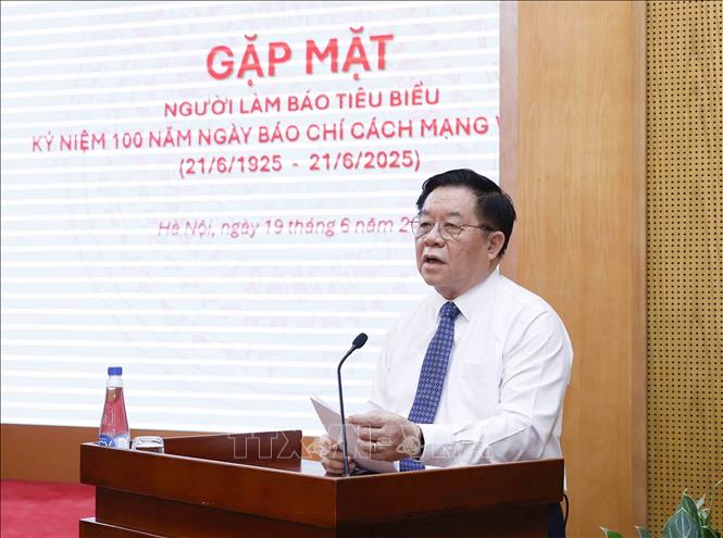 Đồng chí Nguyễn Trọng Nghĩa, Uỷ viên Bộ Chính trị, Bí thư Trung ương Đảng, Trưởng Ban Tuyên giáo và Dân vận Trung ương phát biểu tại buổi gặp mặt. Ảnh: Phương Hoa - TTXVN