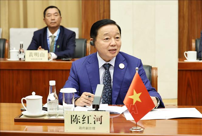 Phó Thủ tướng Trần Hồng Hà phát biểu tại cuộc hội kiến. Ảnh: Công Tuyên-PV TTXVN tại Trung Quốc
