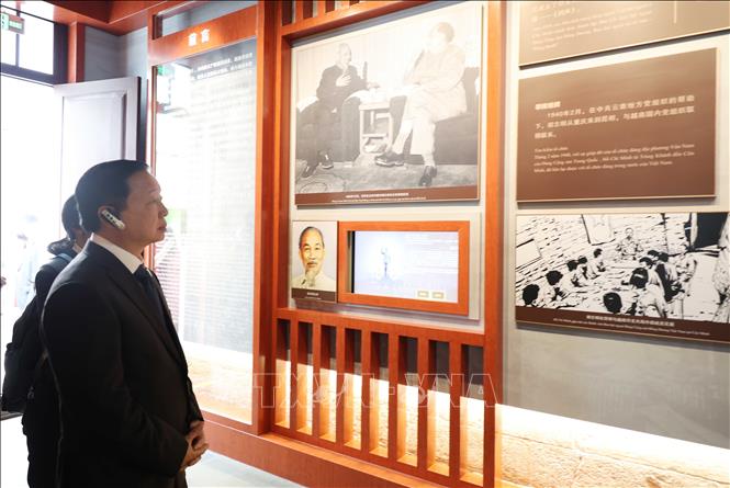 Phó Thủ tướng Trần Hồng Hà tham quan Khu Di tích Lịch sử Chủ tịch Hồ Chí Minh tại Côn Minh, tỉnh Vân Nam (Trung Quốc). Ảnh: Công Tuyên-PV TTXVN tại Trung Quốc