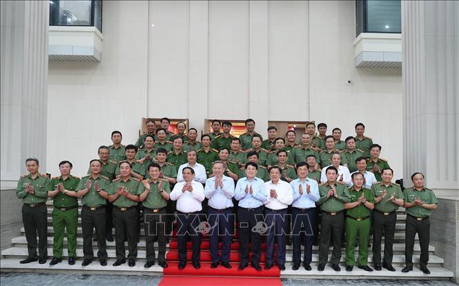 Tổng Bí thư Tô Lâm, Chủ tịch nước Lương Cường, Thủ tướng Phạm Minh Chính và các đại biểu. Ảnh: Thống Nhất – TTXVN