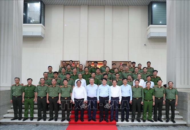 Tổng Bí thư Tô Lâm, Chủ tịch nước Lương Cường, Thủ tướng Phạm Minh Chính và các đại biểu. Ảnh: Thống Nhất – TTXVN