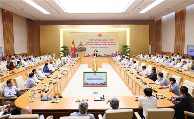Thủ tướng Phạm Minh Chính chủ trì cuộc gặp của Thường trực Chính phủ với lãnh đạo, nguyên lãnh đạo các cơ quan báo chí. Ảnh: Dương Giang-TTXVN 