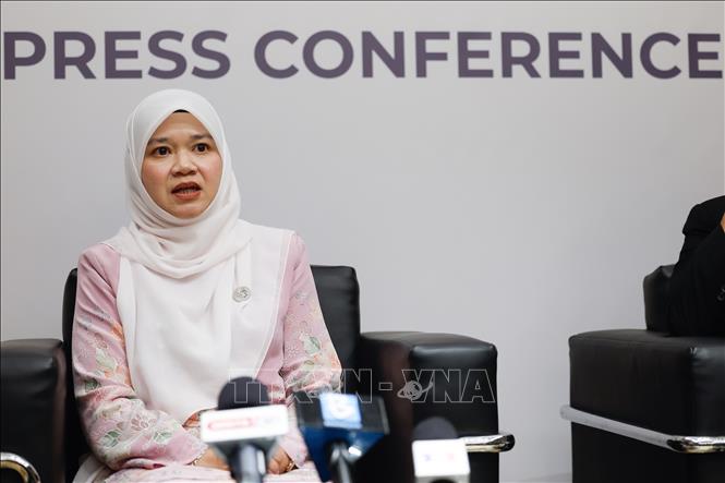 Bộ trưởng Bộ Giáo dục Malaysia, Fadhlina Sidek tại cuộc họp báo sau Hội nghị bàn tròn Bộ trưởng Bộ Giáo dục và Giáo dục Đại học ASEAN.
