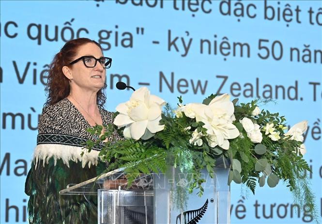 Đại sứ New Zealand tại Việt Nam Caroline Beresford phát biểu tại Lễ kỷ niệm. Ảnh: Việt Đức – TTXVN