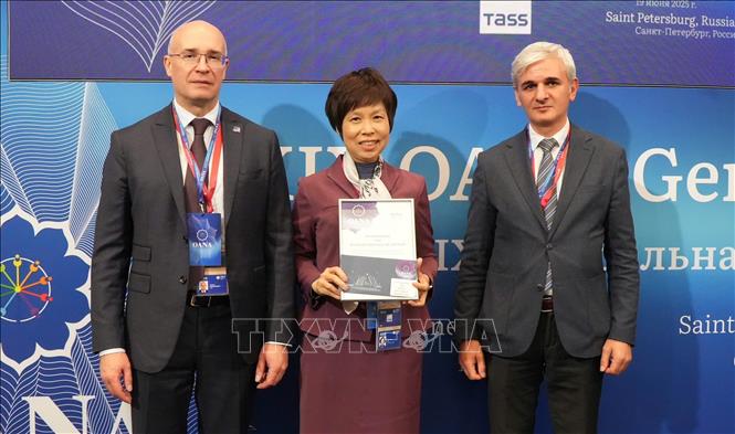 TTXVN nhận hai giải thưởng OANA. Ảnh: Quang Vinh-PV TTXVN tại LB Nga