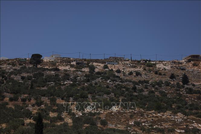 Những ngôi nhà mới xây dựng tại khu định cư Do Thái gần thành phố Nablus thuộc khu Bờ Tây do Israel chiếm đóng, ngày 30/5/2025. Ảnh: THX/TTXVN