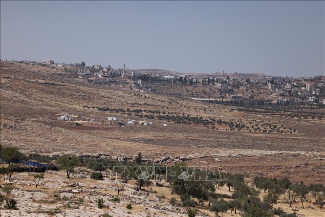 Những ngôi nhà mới xây dựng tại khu định cư Do Thái gần thành phố Nablus thuộc khu Bờ Tây do Israel chiếm đóng, ngày 30/5/2025. Ảnh: THX/TTXVN
