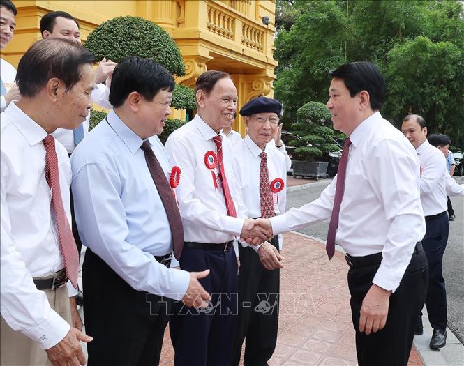 Chủ tịch nước Lương Cường gặp mặt các nhà báo tiêu biểu toàn quốc. Ảnh: Lâm Khánh - TTXVN