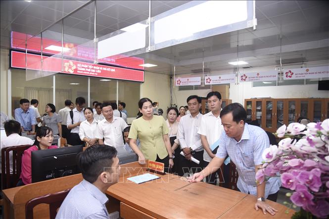 Phó Bí thư Thường trực Tỉnh ủy Bạc Liêu Huỳnh Quốc Việt kiểm tra vận hành thử nghiệm các xã, phường mới sau sáp nhập. Ảnh: Chanh Đa-TTXVN