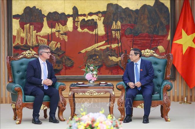 Thủ tướng Phạm Minh Chính tiếp ông Antoine Colin, Phó Chủ tịch cấp cao, phụ trách toàn cầu về chuyển đổi số và chuỗi cung ứng của Tập đoàn HP (Hoa Kỳ). Ảnh: Dương Giang-TTXVN 