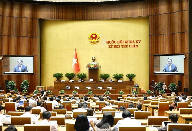 Bộ trưởng Bộ Tư pháp Nguyễn Hải Ninh, thừa ủy quyền của Thủ tướng Chính phủ trình bày Tờ trình dự thảo Nghị quyết của Quốc hội về cơ chế xử lý khó khăn, vướng mắc do quy định của pháp luật. Ảnh: Doãn Tấn - TTXVN