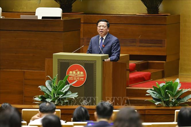 Bộ trưởng Bộ Xây dựng Trần Hồng Minh phát biểu giải trình, làm rõ một số vấn đề đại biểu Quốc hội nêu. Ảnh: Doãn Tấn - TTXVN