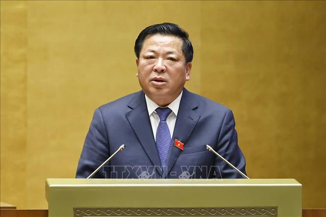 Bộ trưởng Bộ Xây dựng Trần Hồng Minh phát biểu giải trình, làm rõ một số vấn đề đại biểu Quốc hội nêu. Ảnh: Doãn Tấn - TTXVN