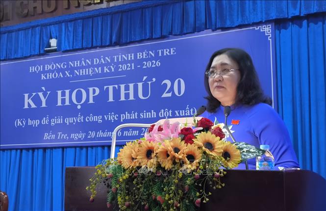 Bí thư Tỉnh ủy, Chủ tịch HĐND tỉnh Bến Tre Hồ Thị Hoàng Yến phát biểu tại kỳ họp. Ảnh: Huỳnh Phúc Hậu - TTXVN