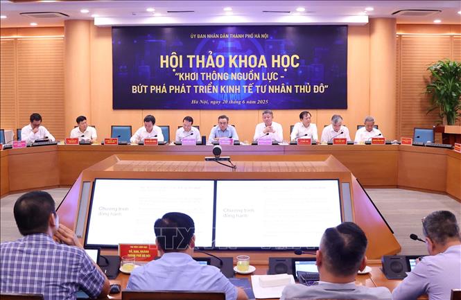 Toàn cảnh hội thảo khơi thông nguồn lực - Bứt phá phát triển kinh tế tư nhân Thủ đô. Ảnh: Văn Điệp - TTXVN
