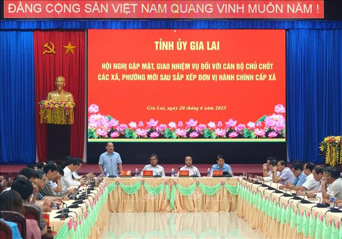 Ông Rah Lan chung, Chủ tịch UBND tỉnh Gia Lai phát biểu tại Hội nghị. Ảnh: TTXVN phát