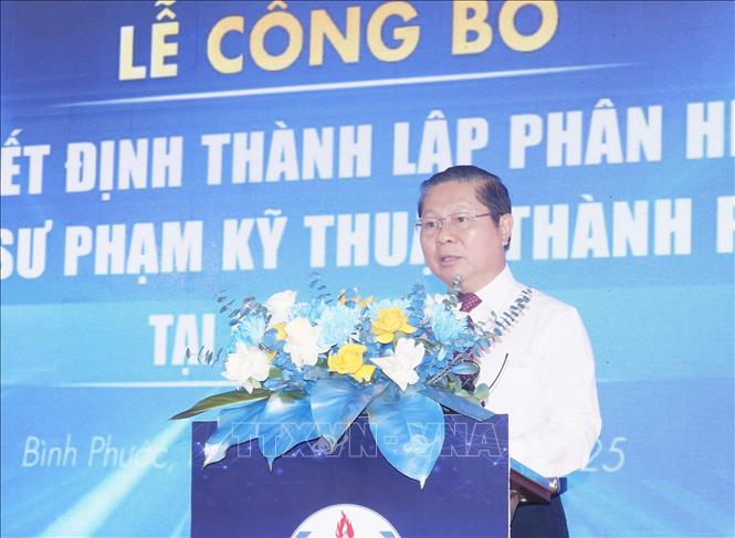 Thứ trưởng Bộ Giáo dục và Đào tạo Lê Tấn Dũng phát biểu tại Lễ công bố. Ảnh: Đậu Tất Thành – TTXVN